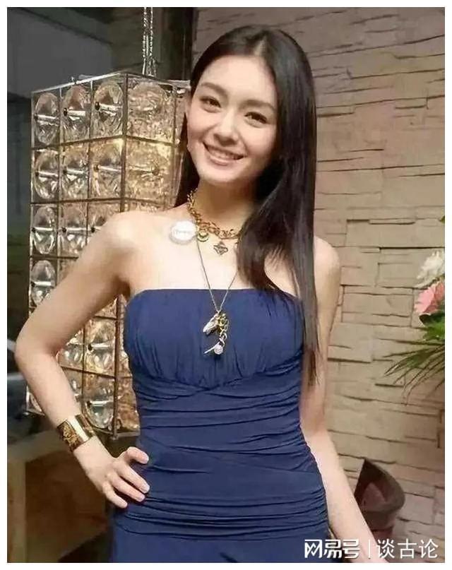 小S首发长文缅怀大S 晒姐妹牵手照