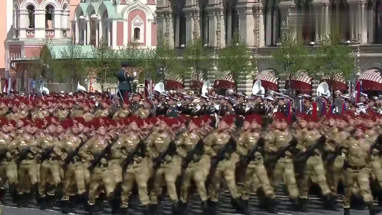 红场大阅兵让谁破了防