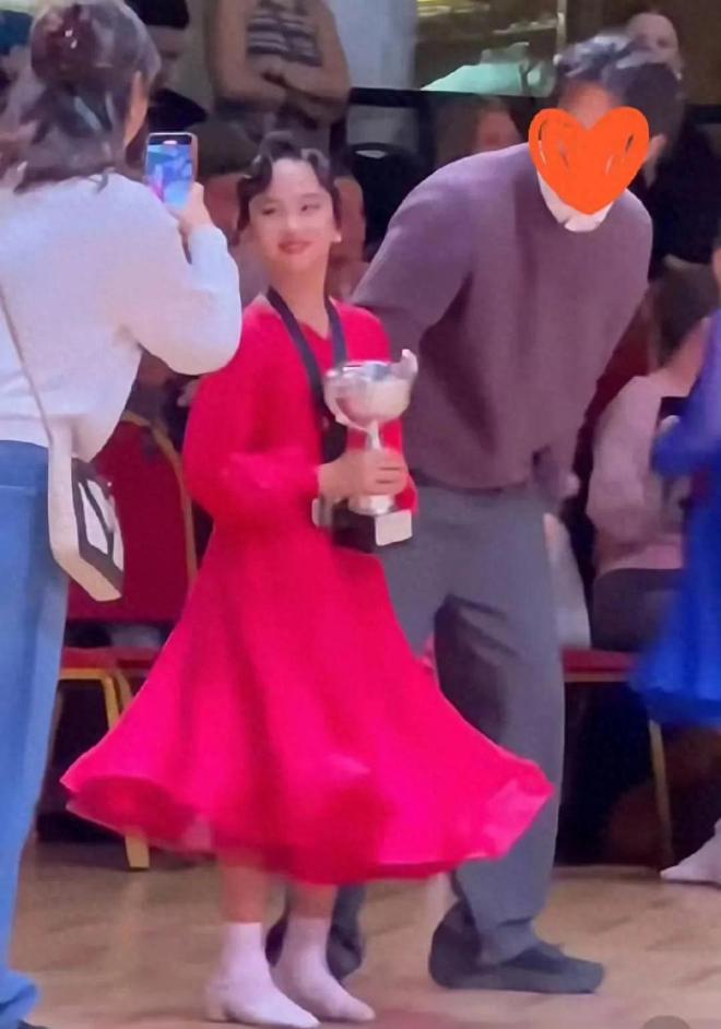 孙俪女儿拉丁舞英国夺冠！小小舞者如何惊艳国际舞台？