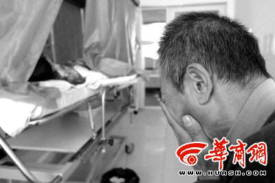 男子泼汽油烧伤前女友 其父发声