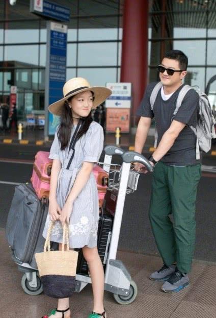 王菲女儿李嫣罕见露面