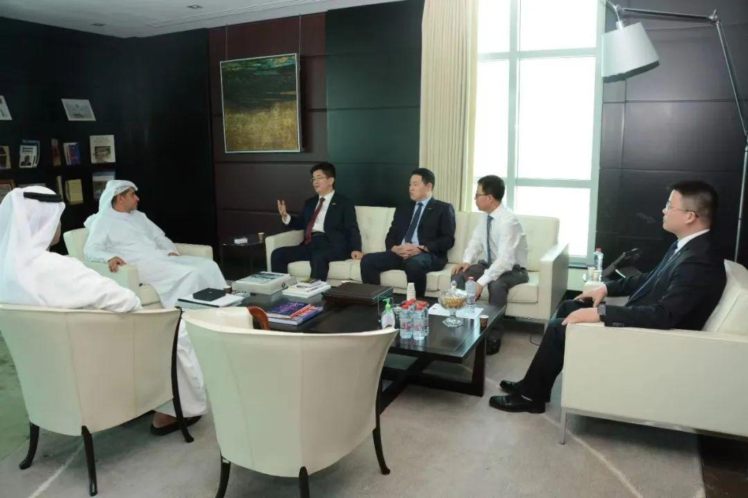 推动中哥战略伙伴关系走深走实