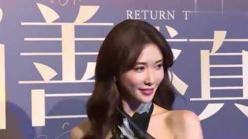 林志玲再现招牌撒娇动作“哭哭”，网友直呼：女神魅力依旧！