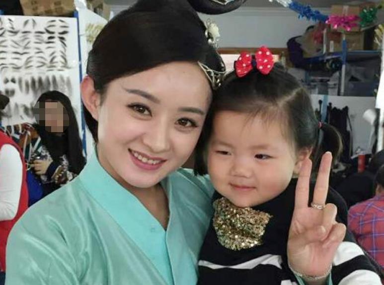 赵丽颖带儿子想想逛公园：温馨亲子时光背后的育儿智慧