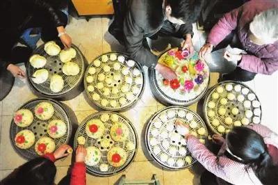 年轻人涌入捏门