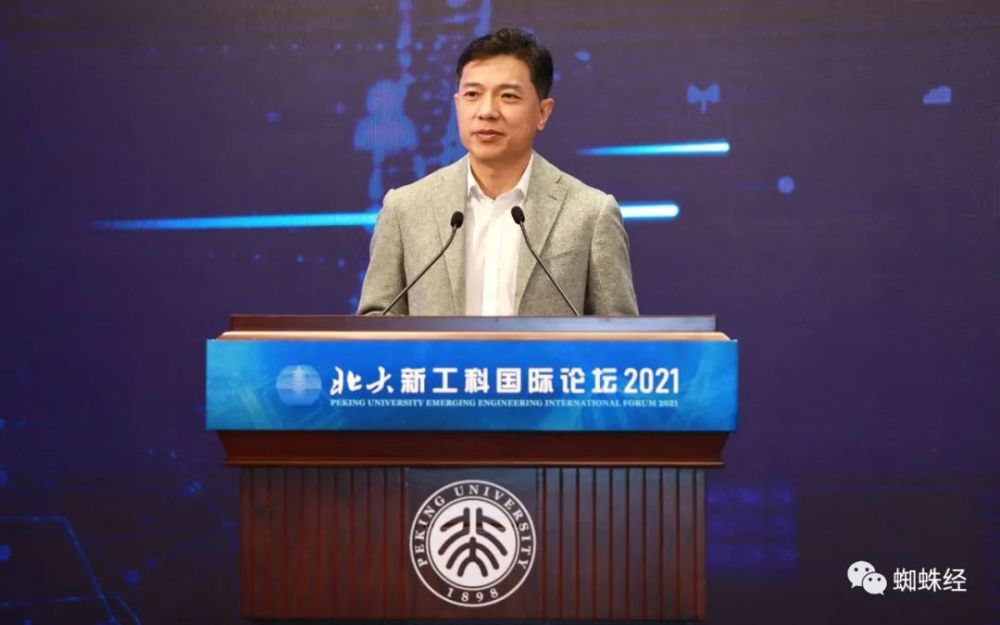 黄仁勋:全球一半AI人才都是中国人