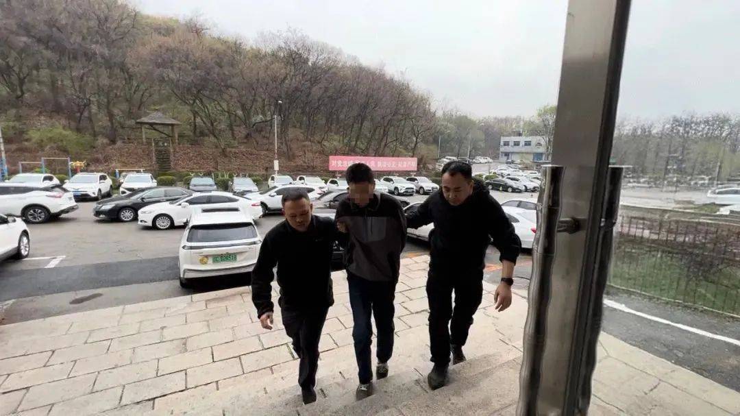 鞍山命案嫌犯潜逃22年靠打游戏为生