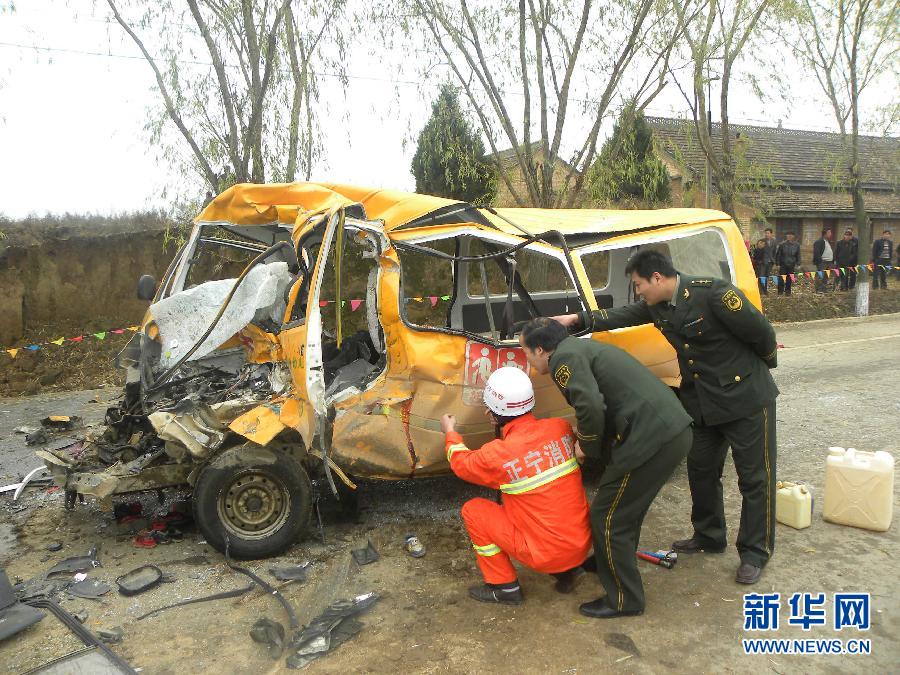 校车爆炸致5死40伤
