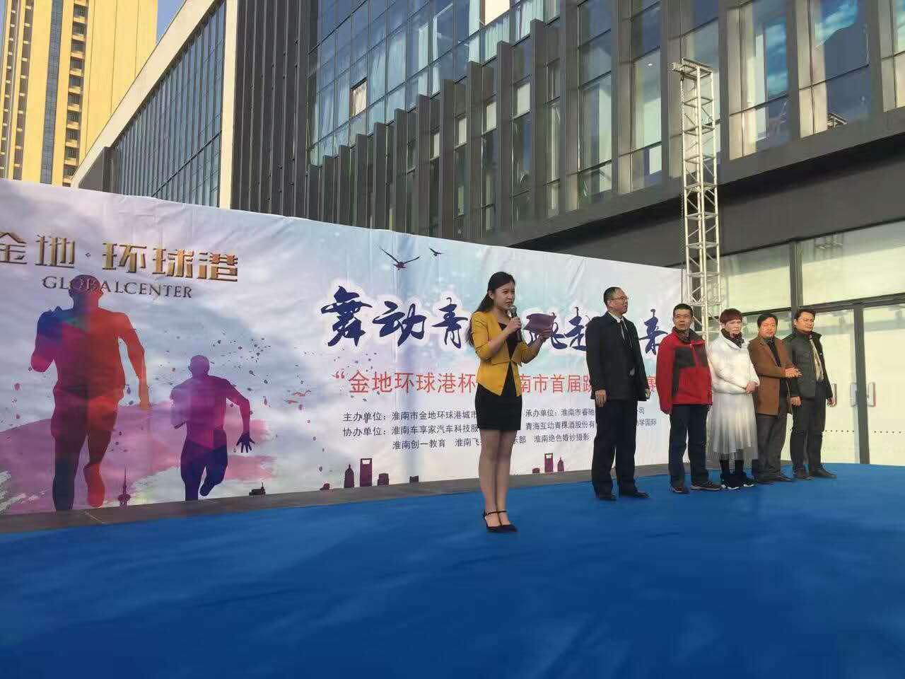 花50万带娃环球旅行父亲回应