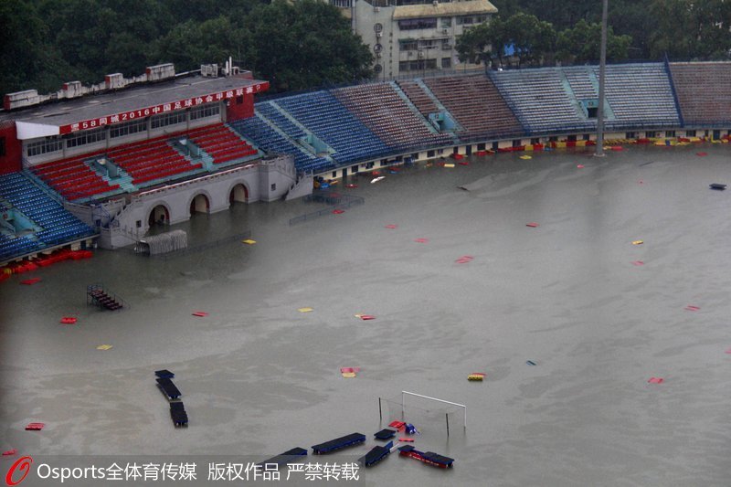 震惊！武汉暴雨武大校门口被淹，师生出行受阻！最新应对措施速看