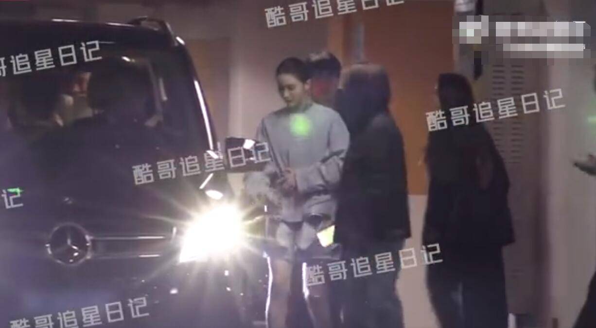 震惊！金晨与黄轩深夜聚会曝光，两人关系引发网友热议