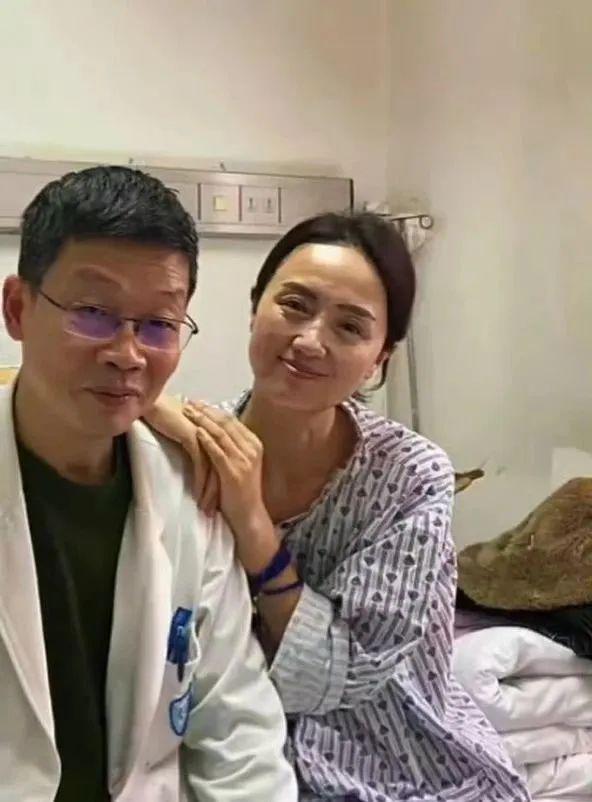 邓超发文悼念朱媛媛 狗头表情引争议！网友炸锅：是真情还是玩笑？