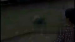 震惊！火车顶惊现流血男尸！警方紧急介入调查