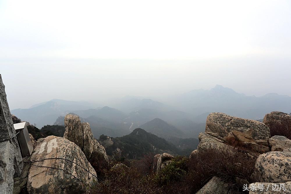 震惊！男子攀爬五岳独尊石引众怒，景区紧急回应