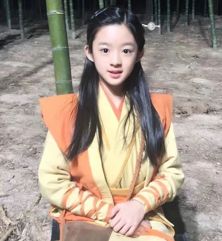 震惊！黄杨钿甜删除百万耳环照片背后隐藏了什么秘密？