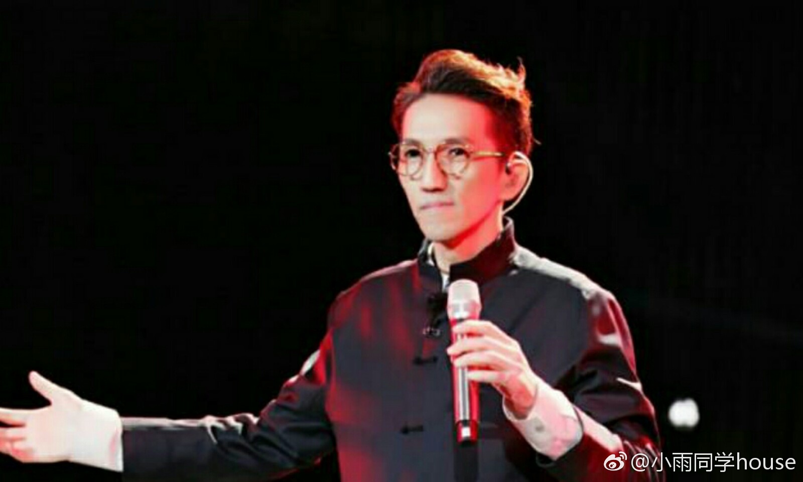 何炅宣布林志炫淘汰后眼眶红了！背后真相令人动容