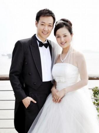邓超发文悼念朱媛媛 狗头表情引争议：网友炸锅，背后真相令人深思！
