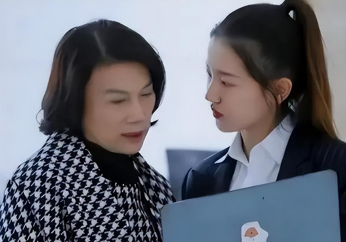 震惊！孟羽童与董明珠的“饭局博弈”背后暗藏哪些职场玄机？