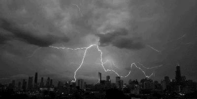 紧急！武汉首次发布“城市暴雨临灾警报”，市民该如何应对？