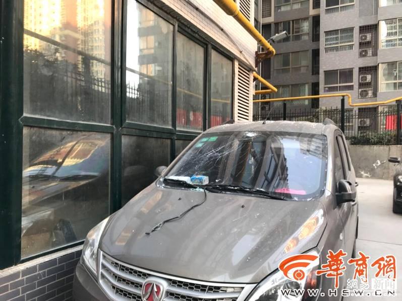 惊险！上海一轿车行驶中突然整车离地弹起，现场画面曝光！