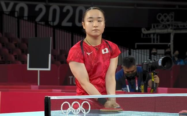 孙颖莎4-0横扫伊藤美诚！国乒小魔王霸气登顶，日本一姐惨遭碾压！