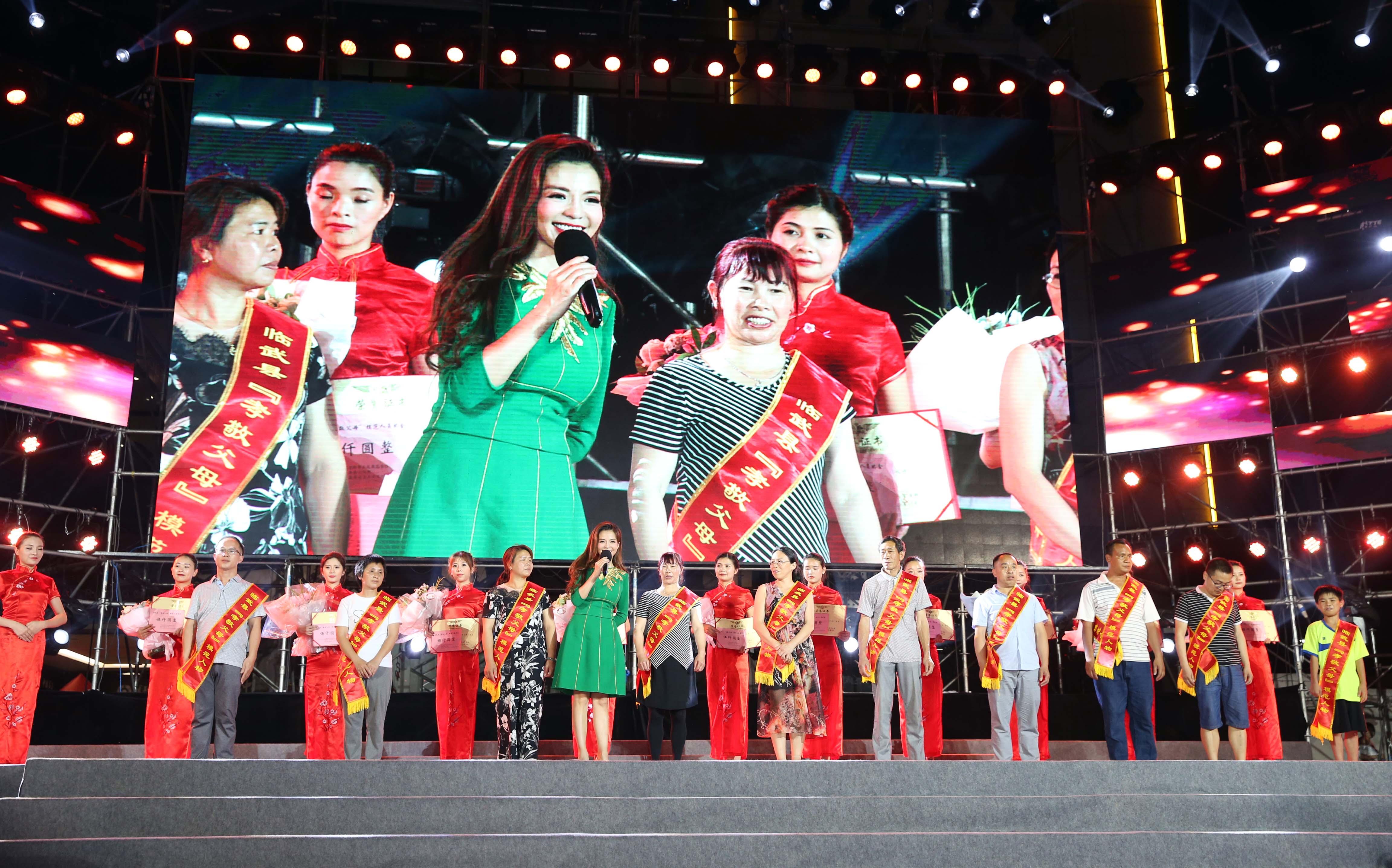 🎉 震撼！凤凰传奇北京首场演唱会观众破纪录，现场嗨翻天！