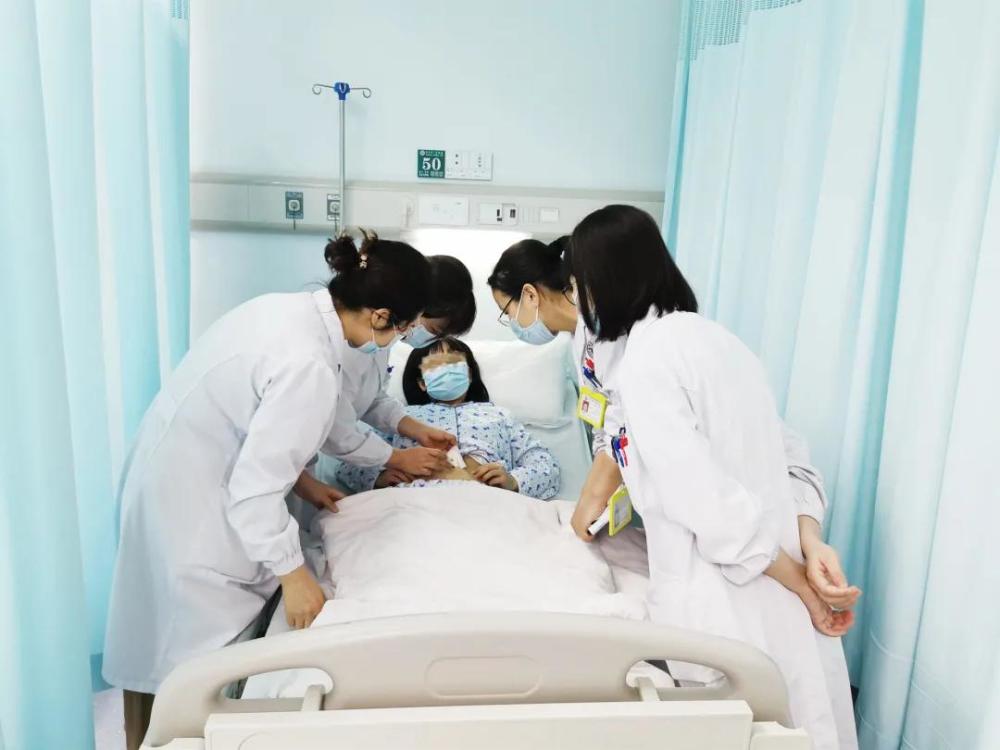 震惊！25岁女孩婚前体检时才发现无子宫，她的未来将何去何从？