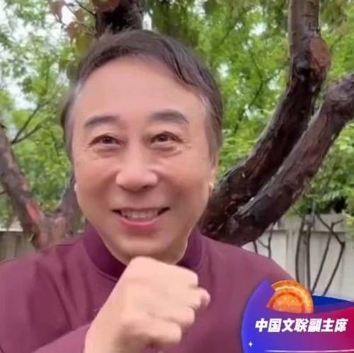 惊喜！冯巩有新身份，这次他竟然跨界做这个？