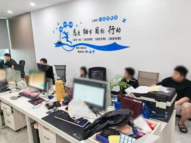 震惊！警方雷霆出击摧毁一网络水军团伙，幕后黑手竟是他？