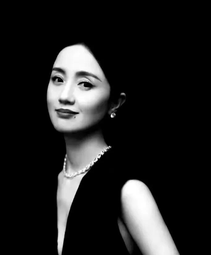 李乃文哽咽送别朱媛媛：媛媛走好，泪别挚友引全网动容