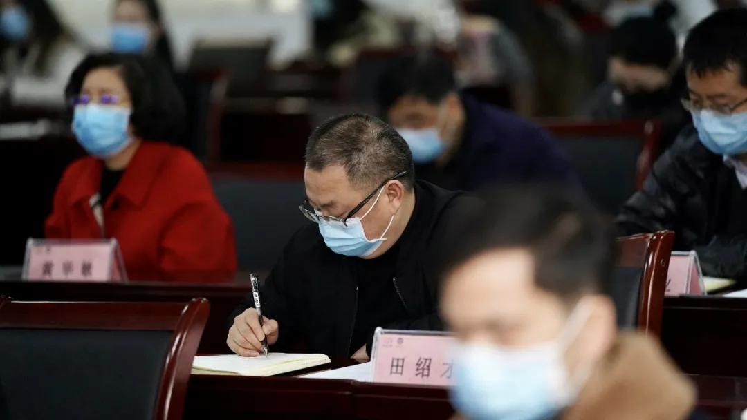 震惊！4干部收茅台被点名，背后隐藏的腐败链条曝光！