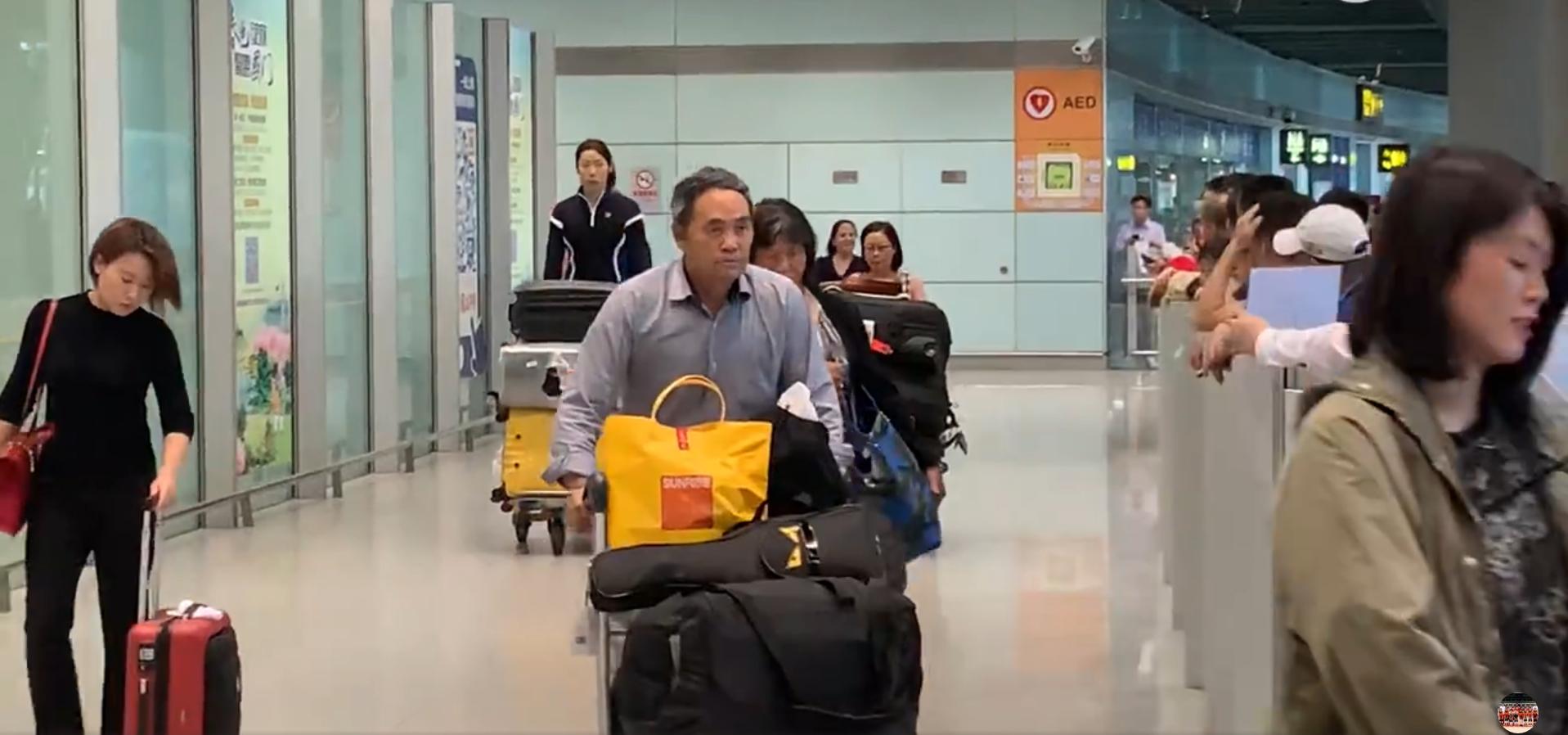 "震惊！父亲卖5套房送孩子留洋学足球，背后真相令人心酸！"