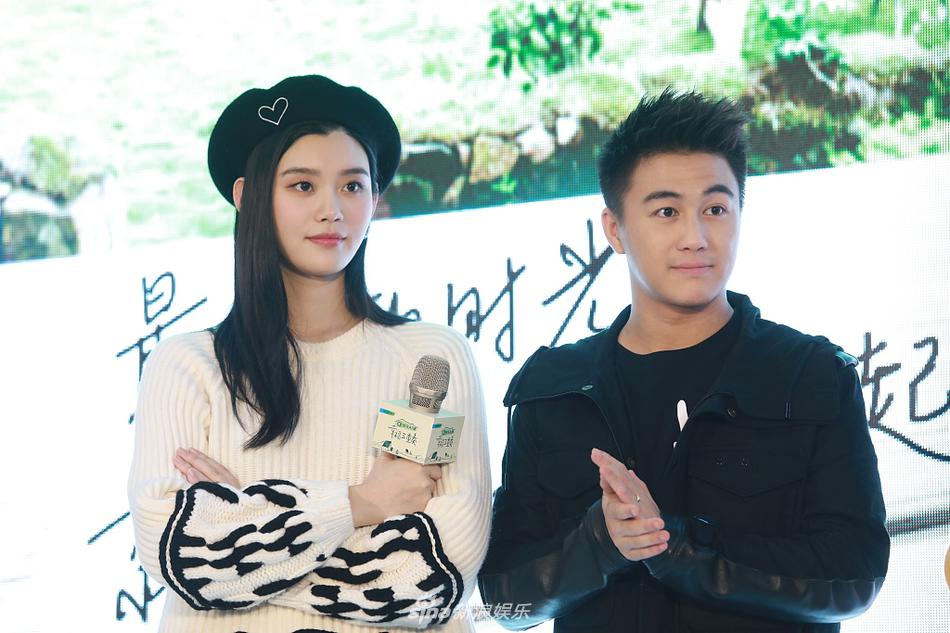 惊艳亮相！奚梦瑶与何猷君夫妇共同出席活动，豪门恩爱羡煞旁人