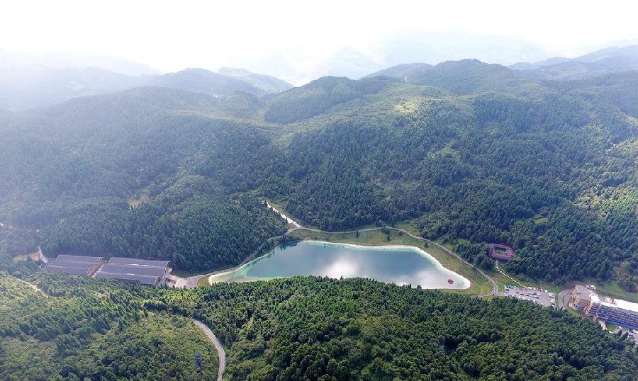 震惊！武陵山天池底为304不锈钢？景区回应引热议