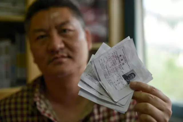 "高考钉子户梁实:2个月前才开始看书"：26次高考背后的执着与争议