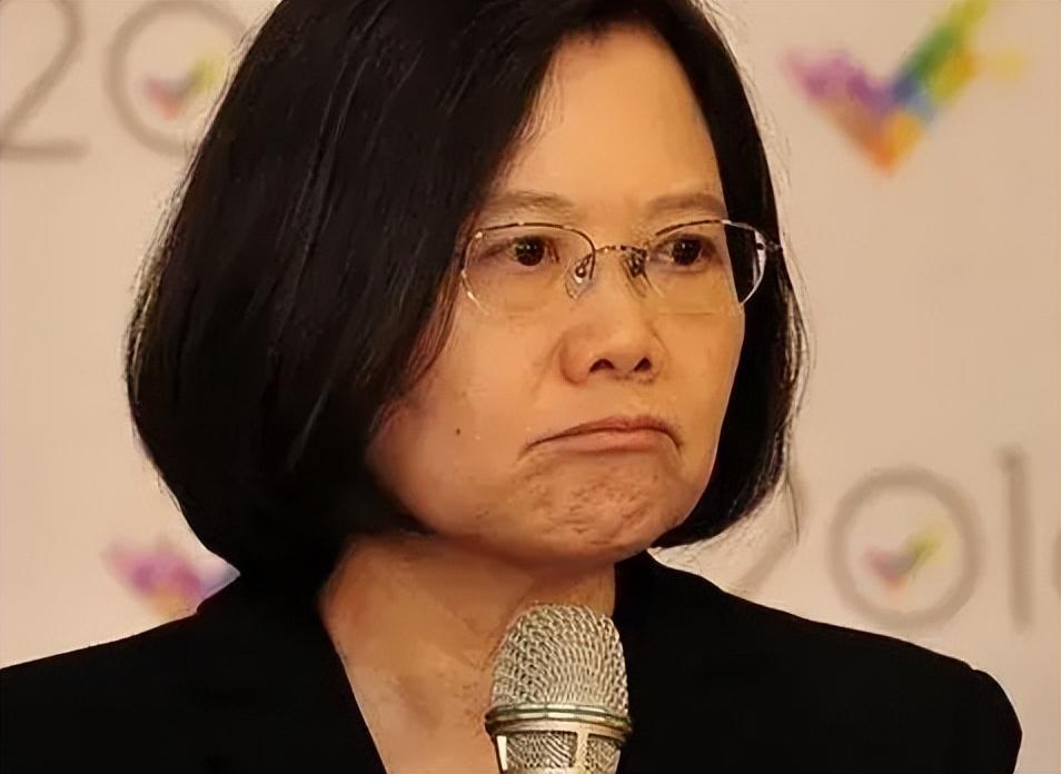 震惊！山东多地夜空现不明飞行物，专家紧急解读背后真相！