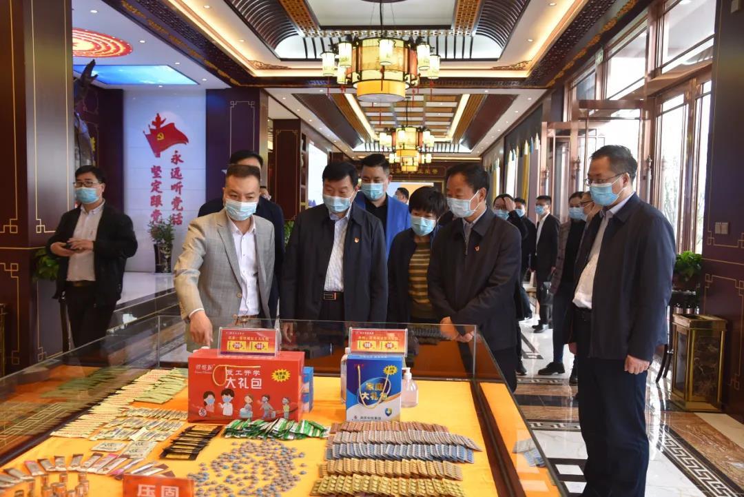 震惊！修建“豪华公厕”的原厅长被通报，背后竟隐藏这些黑幕！